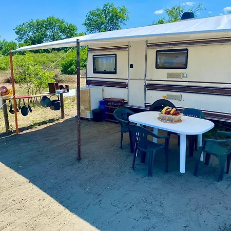 Къмпинг Beachfront Caravans *