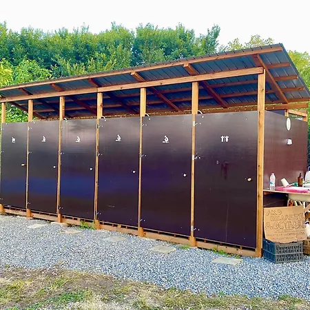 キャンプ場 Beachfront Caravans *