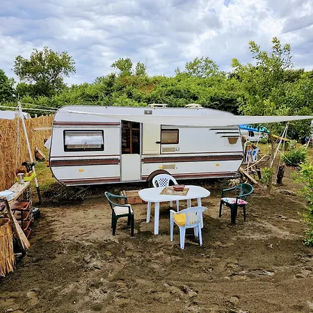 Къмпинг Beachfront Caravans Черноморец