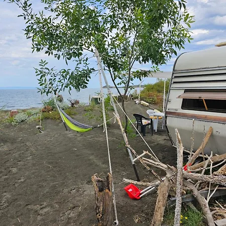 Beachfront Caravans Къмпинг