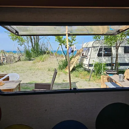 Beachfront Caravans Къмпинг