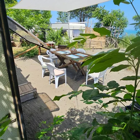 Beachfront Caravans Къмпинг Черноморец