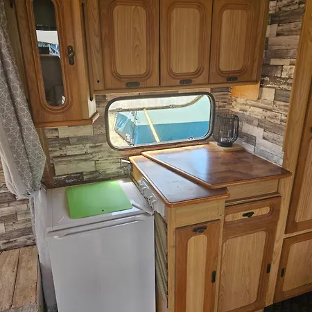 Beachfront Caravans Къмпинг Черноморец