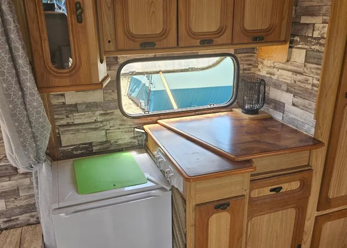 Beachfront Caravans אתר קמפינג צ'רנומורץ