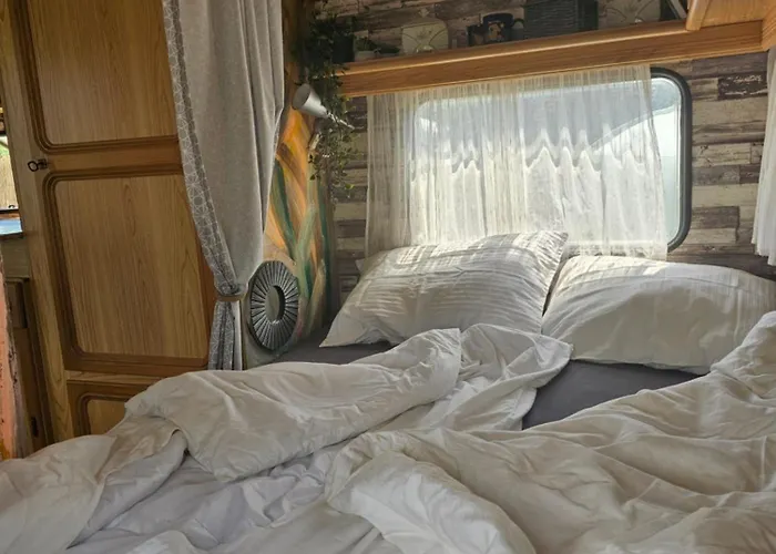 אתר קמפינג Beachfront Caravans *