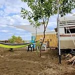 Кемпинг Beachfront Caravans