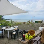 Кемпинг Beachfront Caravans