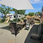 Beachfront Caravans Кемпинг *