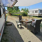 Beachfront Caravans Кемпинг