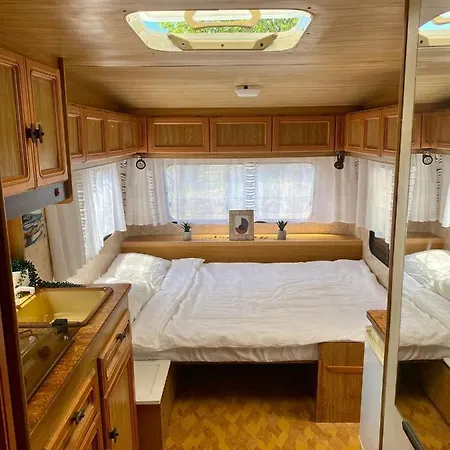 Beachfront Caravans * チェルノモレツ