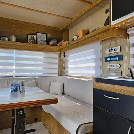 Beachfront Caravans Τσερνομόρετς