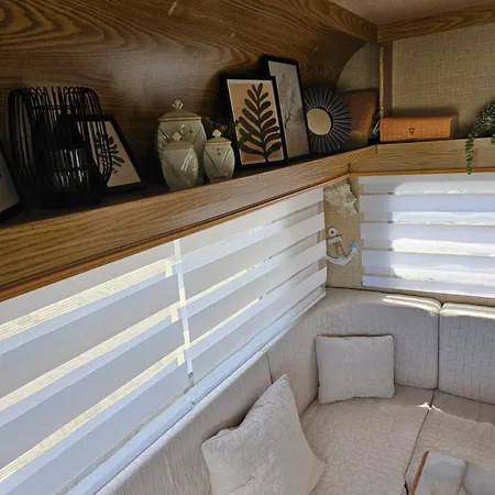 Beachfront Caravans * Τσερνομόρετς