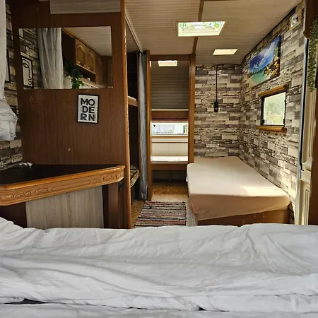 Beachfront Caravans * チェルノモレツ