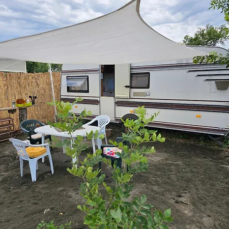 Κάμπινγκ Beachfront Caravans