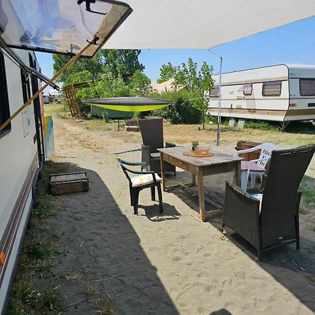 Beachfront Caravans Campeggio