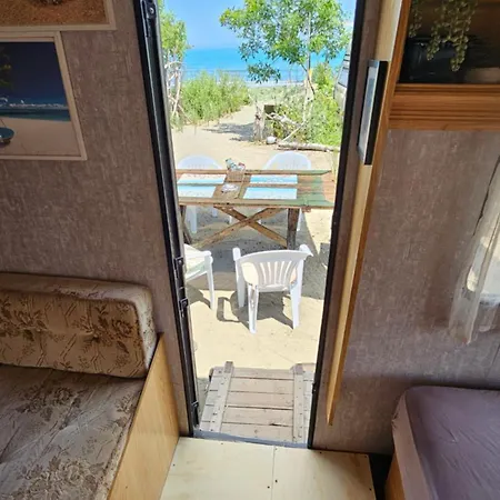 キャンプ場 Beachfront Caravans