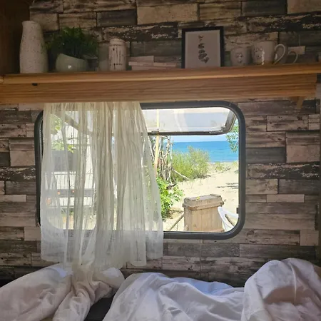 Beachfront Caravans * チェルノモレツ