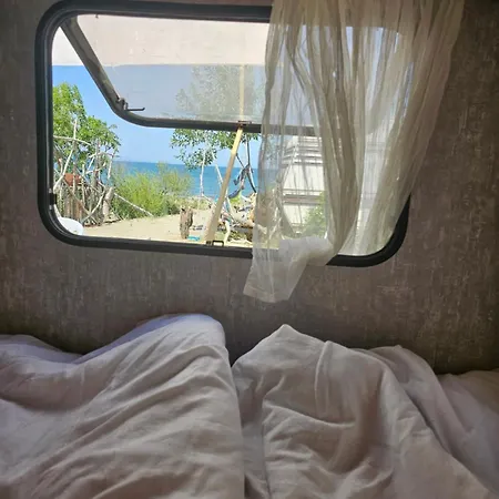 Beachfront Caravans * Τσερνομόρετς