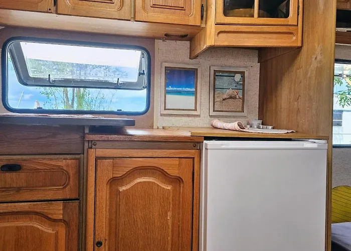 Beachfront Caravans * 체르노모레츠