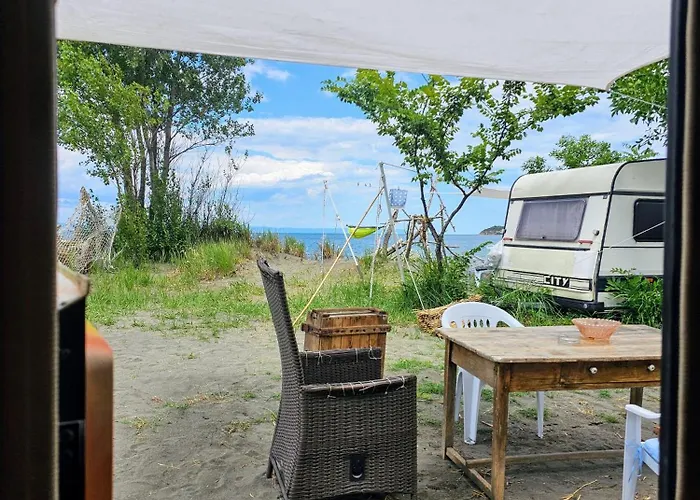 Beachfront Caravans مكان تخييم تشيرنوموريتس