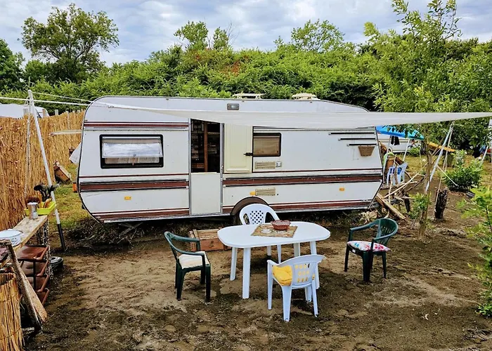 مكان تخييم Beachfront Caravans تشيرنوموريتس