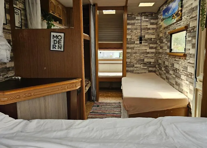 Beachfront Caravans * 체르노모레츠