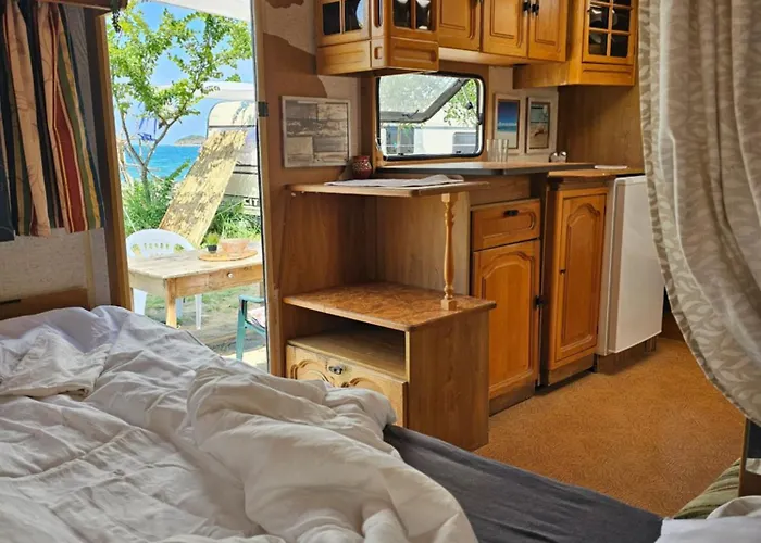 Beachfront Caravans 체르노모레츠