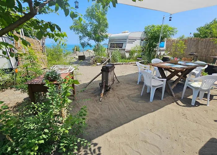 Beachfront Caravans مكان تخييم