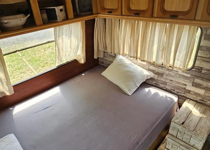 مكان تخييم Beachfront Caravans