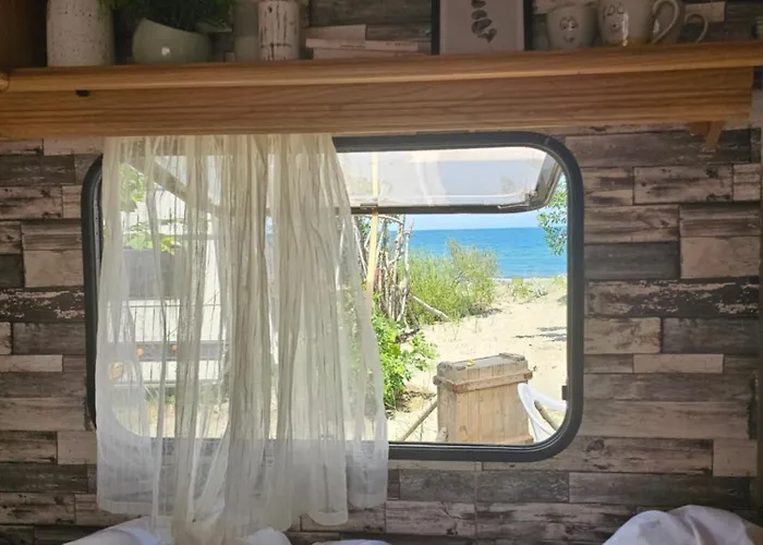 Beachfront Caravans * تشيرنوموريتس